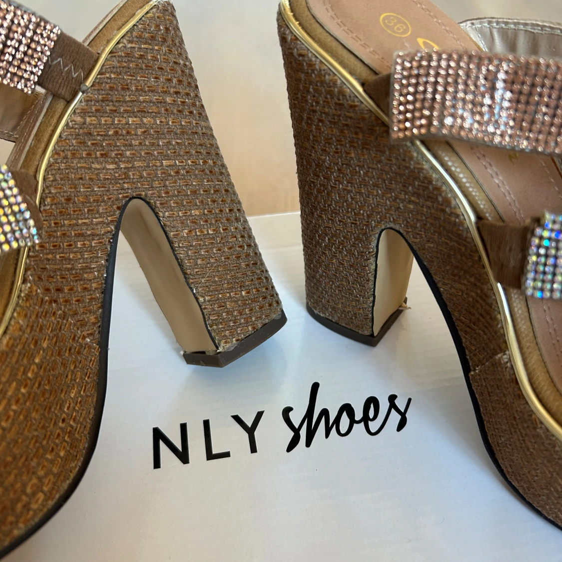 Högklackade skor/sandaletter - 2