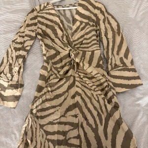  JDY klänning - Fin sommar klänning från JDY som är använd en gång💕