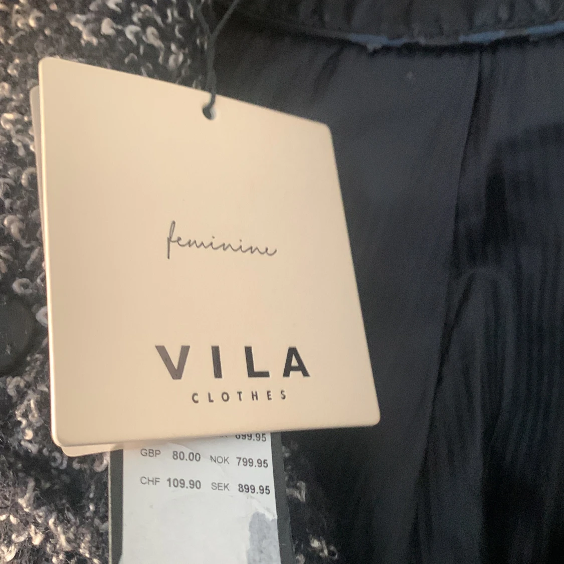 Svart och vit kappa från VILA - 2