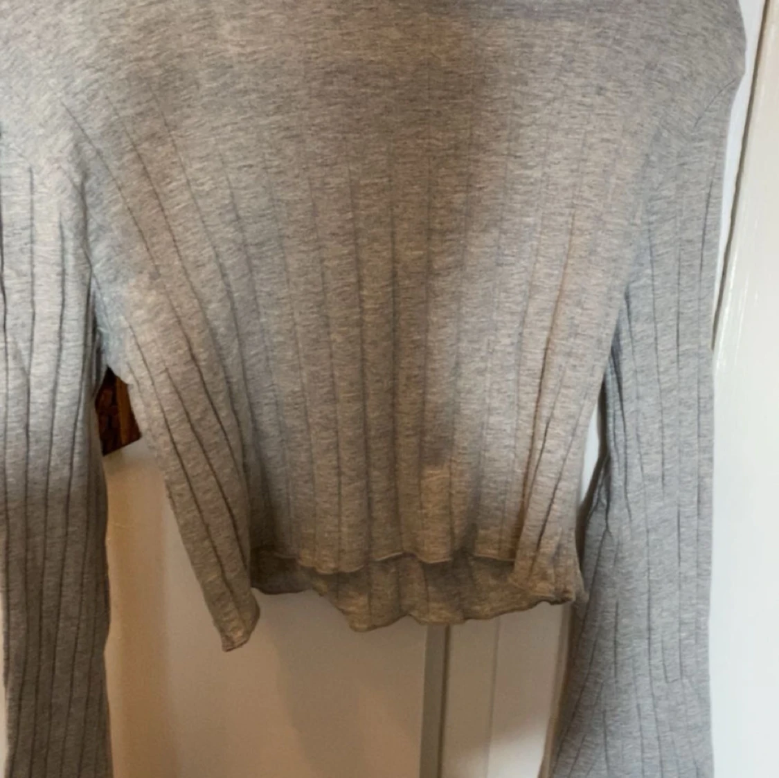 Grå ribbad tröja - 1