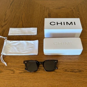 Solglasögon CHIMI 04 Tortoise - Mycket bra skick, använda endast ett fåtal gånger. Original förpackning, putsduk, fodral samt påsen med följer