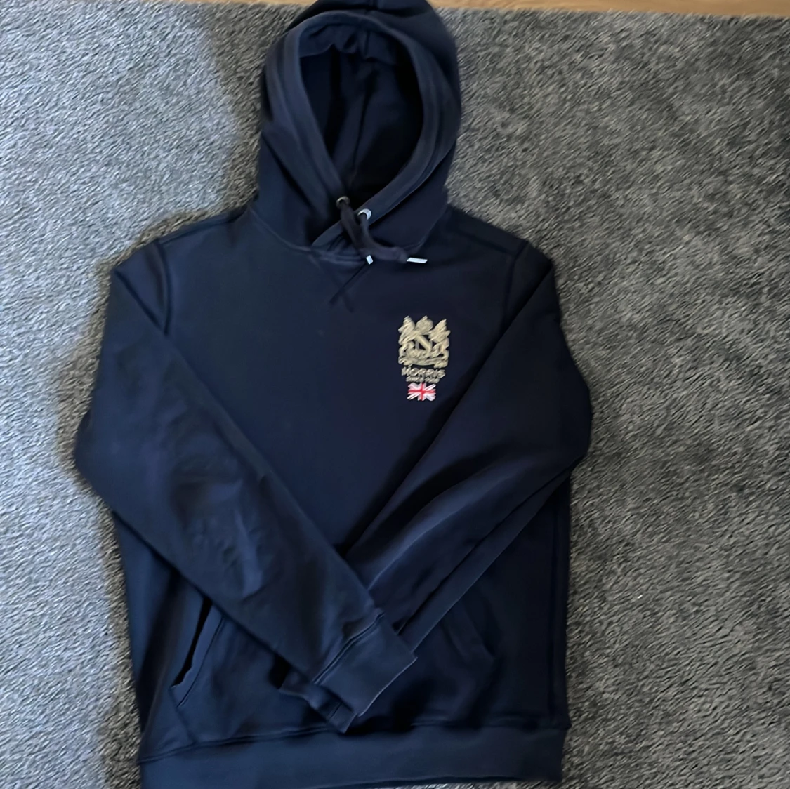 Svart hoodie från Morris