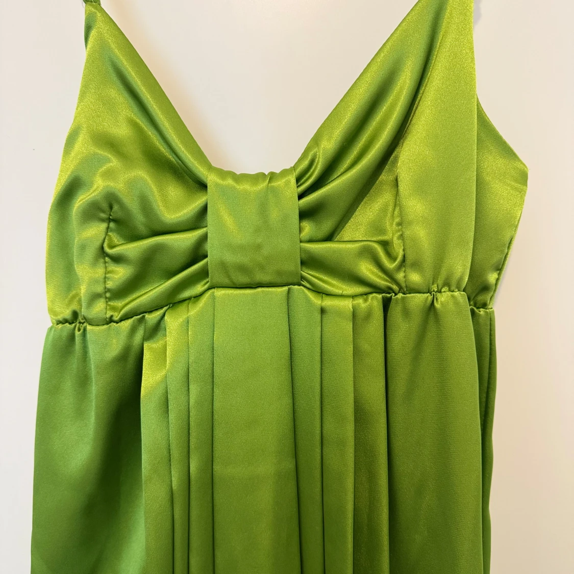 Grön axelbandslös klänning - 2