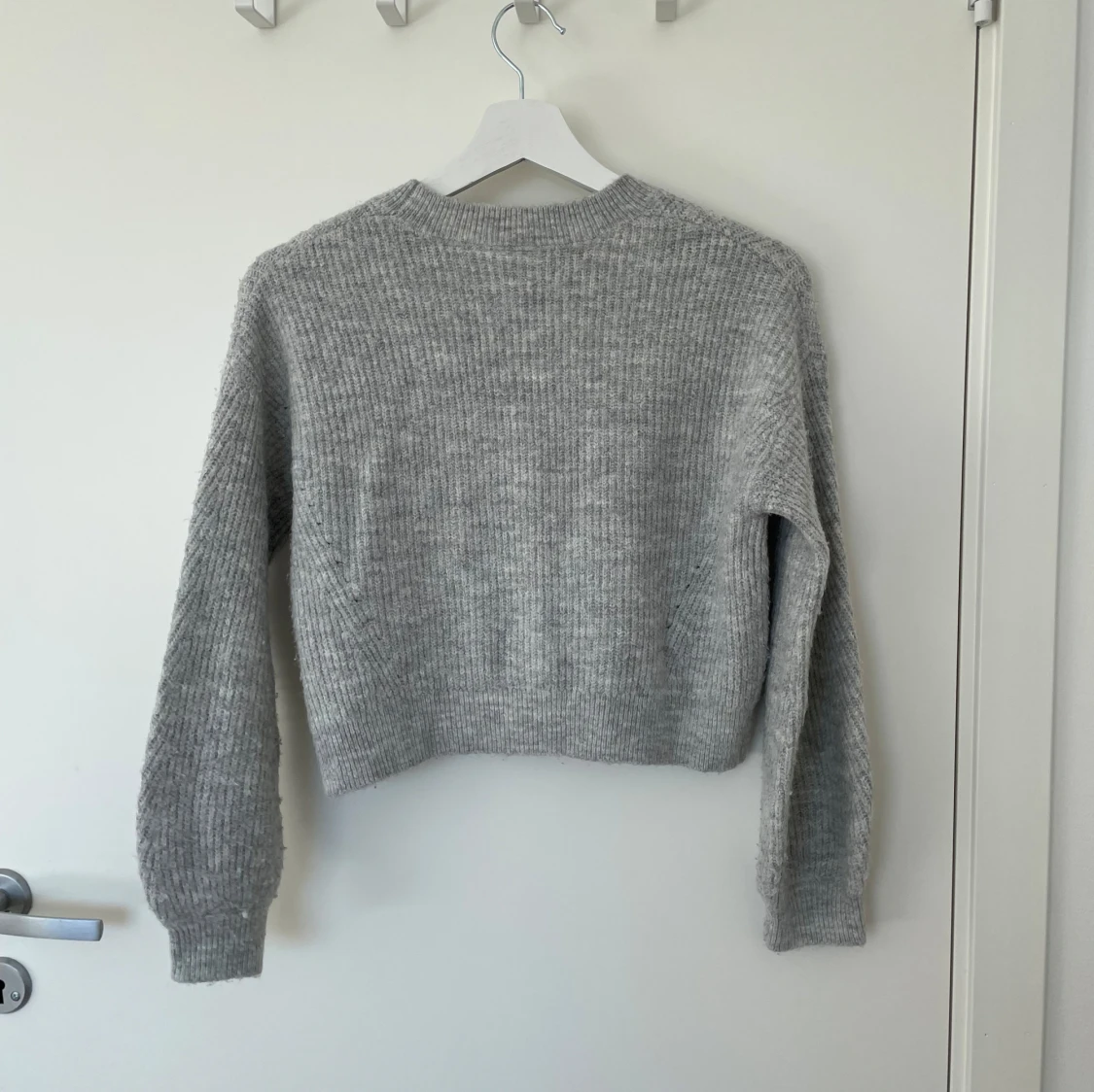 Grå stickad tröja från KappAhl - 1