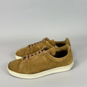 Tom Ford Sneakers - - Skick 8/10  - Tillbehör: Box  - Storlek: 42
