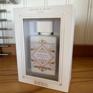 Lattafa bade’e al oud honor and glory - Hej jag säljer min parfym från lattafa, ca 98/100 ml kvar. Om ni undrar något är det bara att säga till!