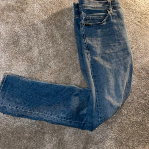 Tiger of sweden jeans  - Säljer dessa feta tiger of sweden jeans, Modellen e slim fit med storlek W31 L32. Kom privat om fler bilder eller frågor, inga defekter på dom🤩( använt cirka 2 gånger)