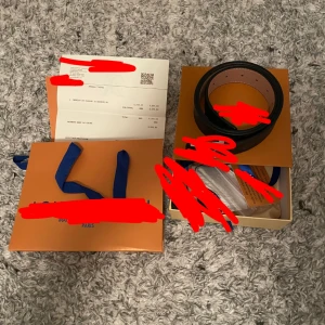 Svart bälte med detaljer  - Helt ny för mer bilder skriv pv