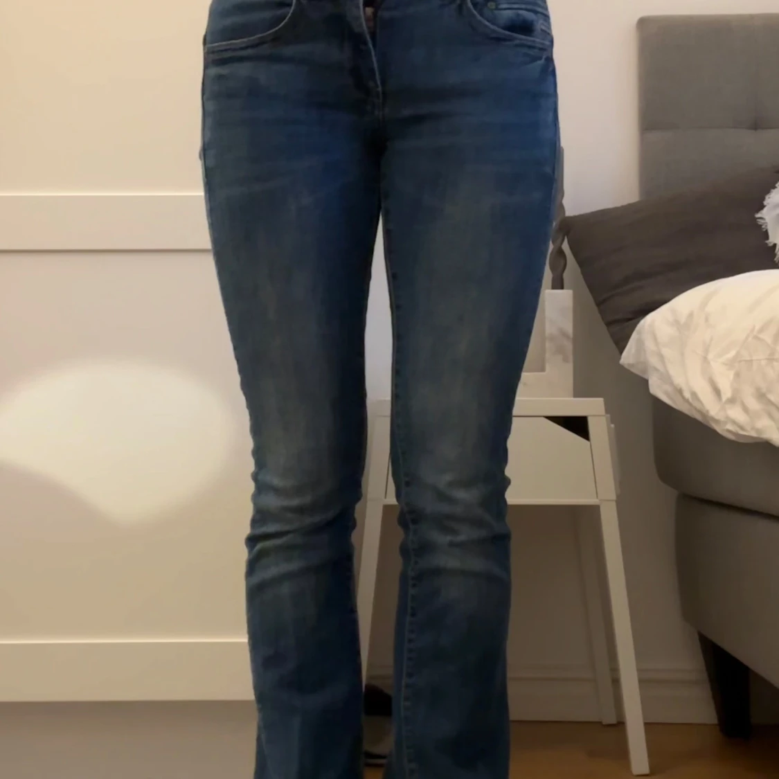 Blå bootcut jeans