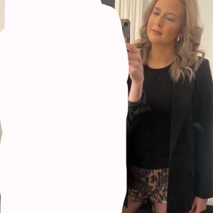 säljer leopard paljett shorts  - Jag säljer nu mina leopard paljett shorts då dom inte kommer till användning, använda endast 1 gång