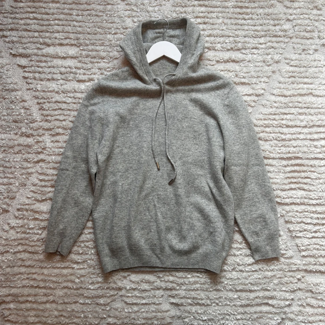 Grå hoodie i kashmir