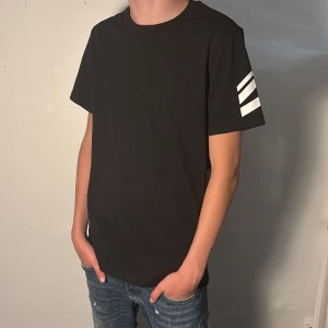 Svart Zadig&Voltaire T-shirt (helt ny) - Svart Zadig&Voltaire T-shirt | Skick 10/10 helt ny | Storlek S | Komm vid intressen och tveka ej vid frågor