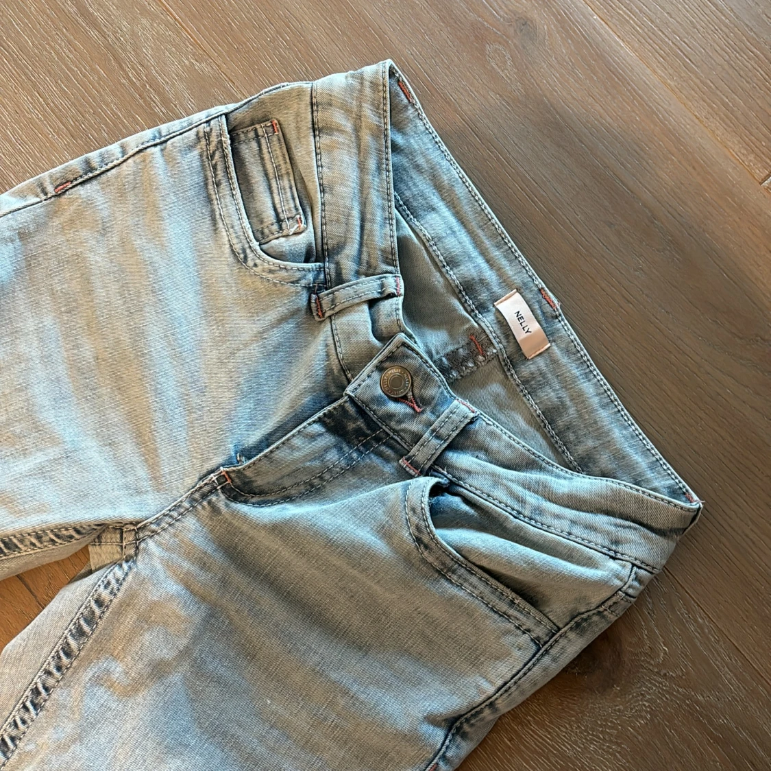 Ljusblå bootcut jeans med broderi - 3