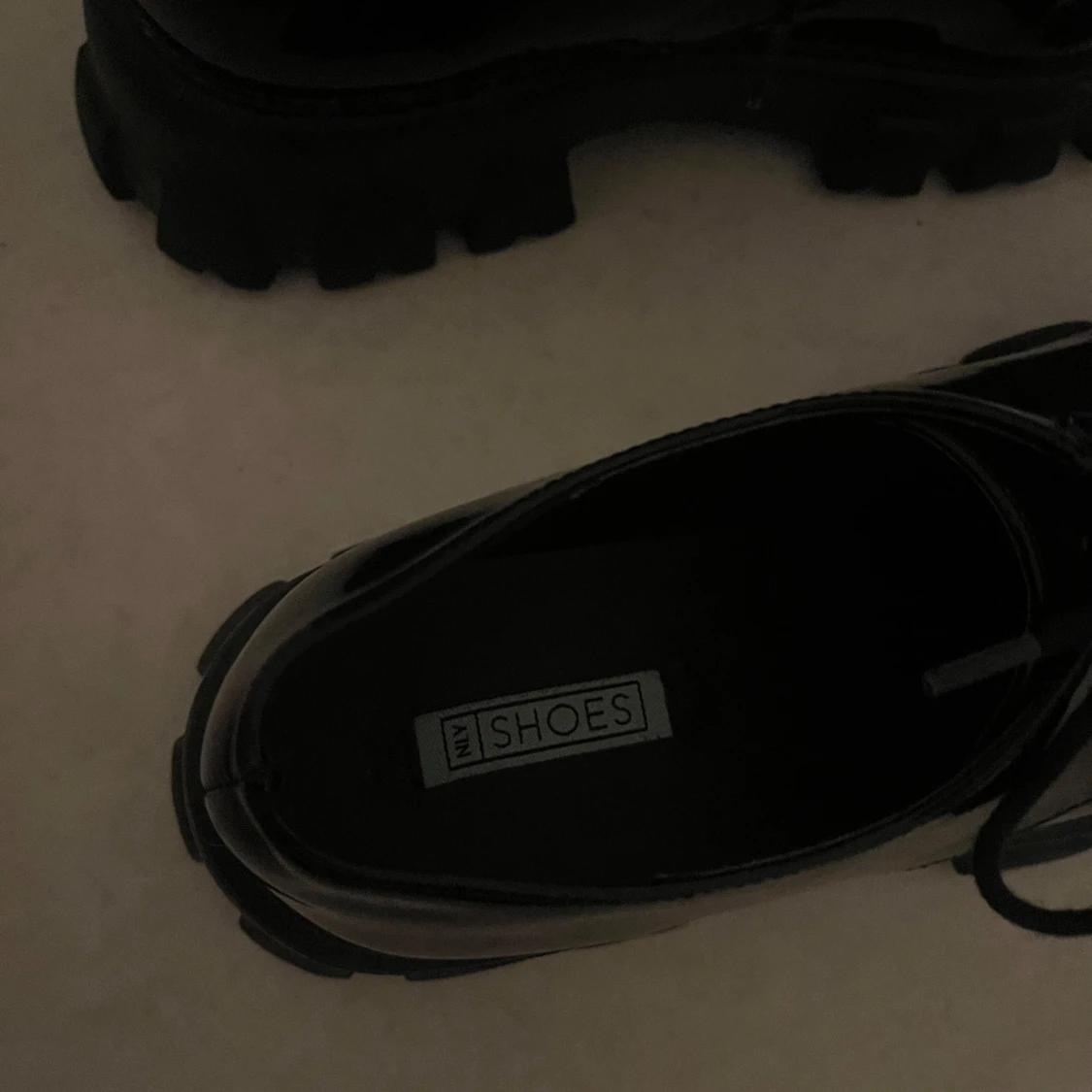 Chunky svarta lackskor från NLY Shoes - 2
