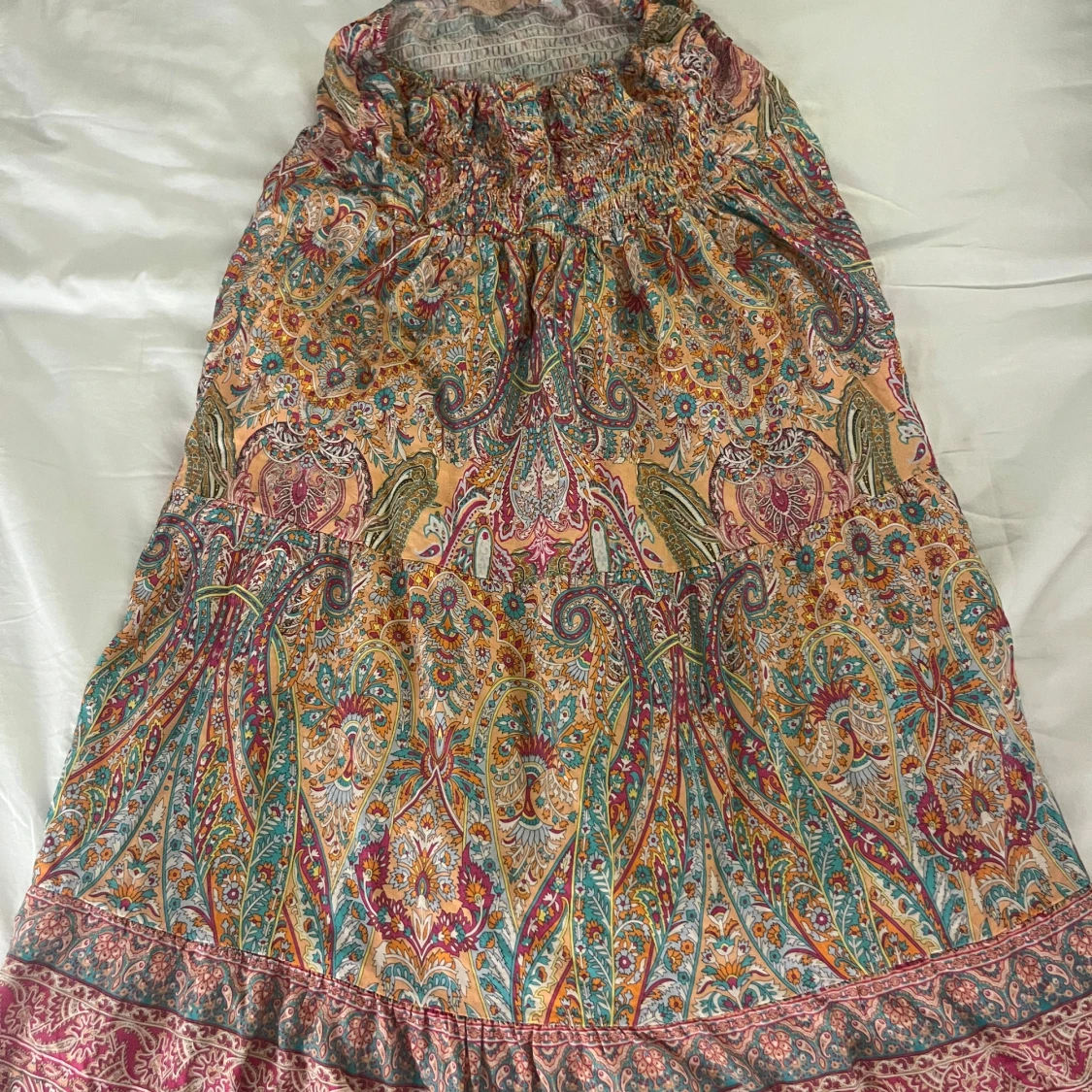 Färgglad långkjol med paisleymönster - 1