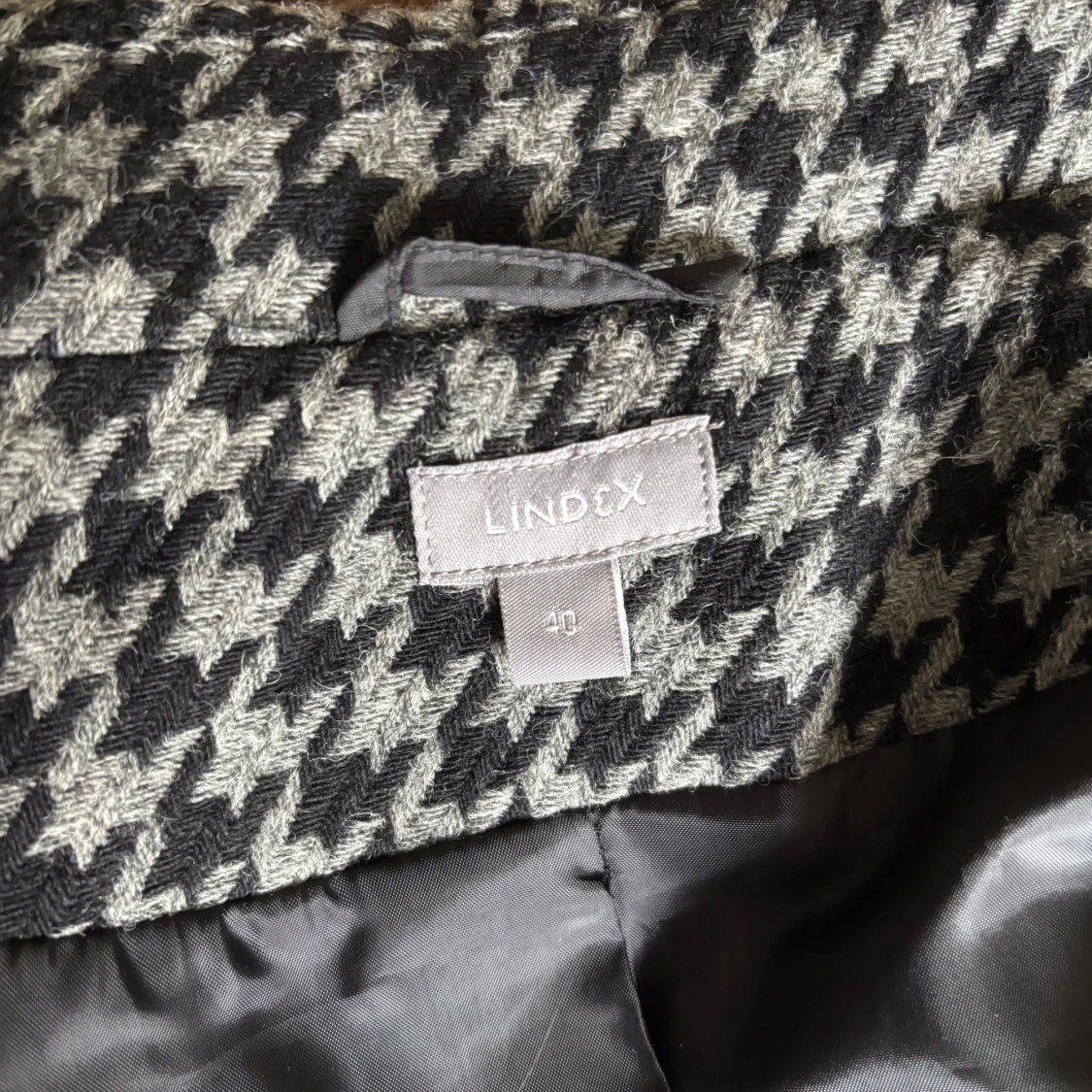 Grå och svart mönstrad jacka från Lindex - 2
