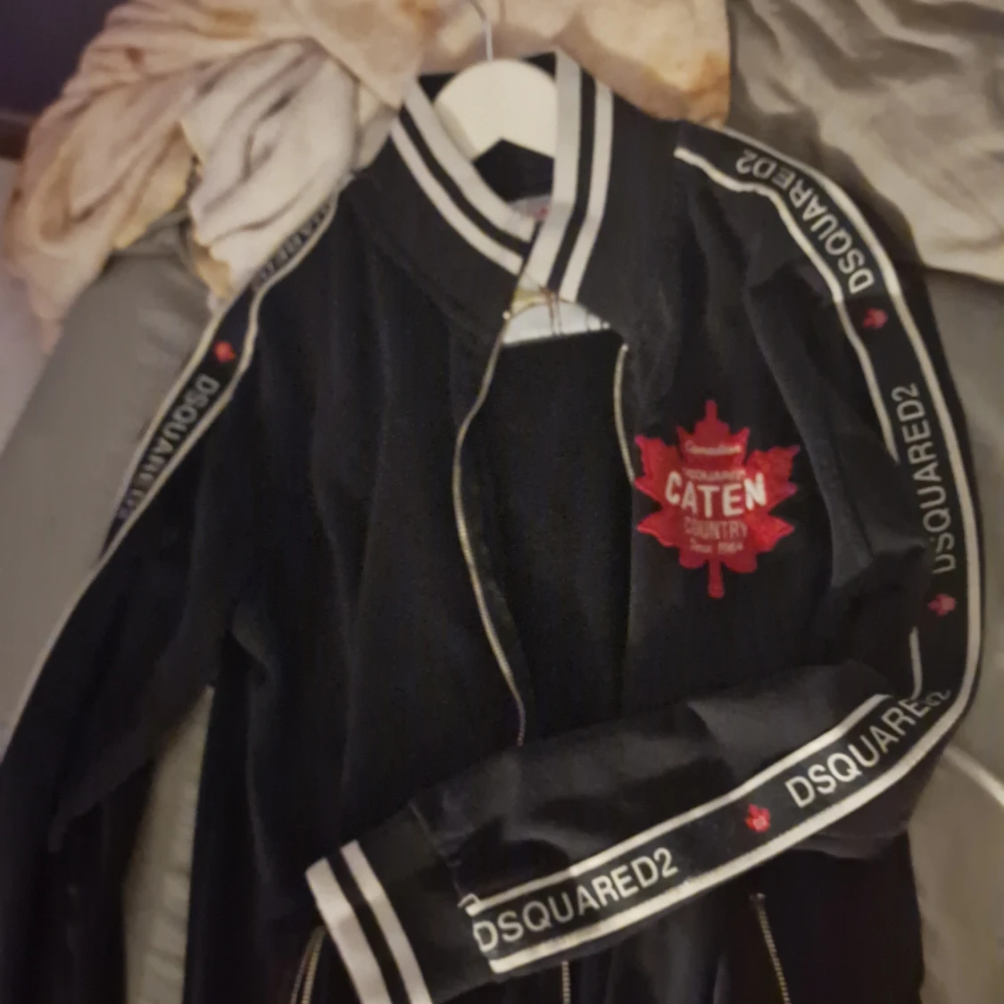 Svart bomberjacka från DSQUARED2