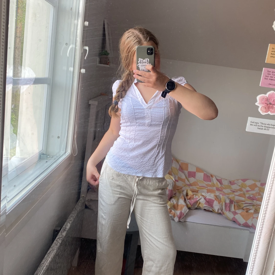 Vit kortärmad skjorta