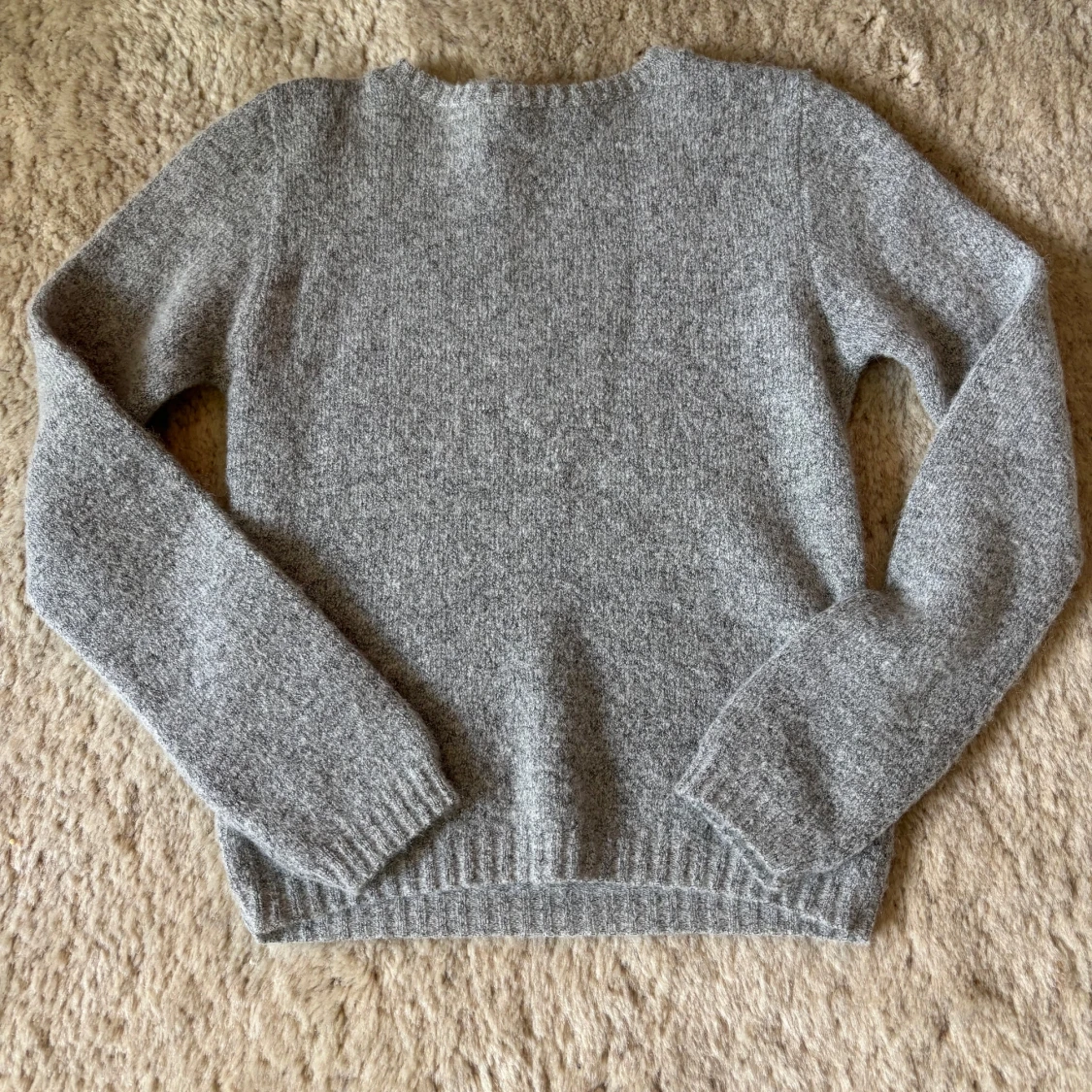 Grå stickad tröja från Filippa K
