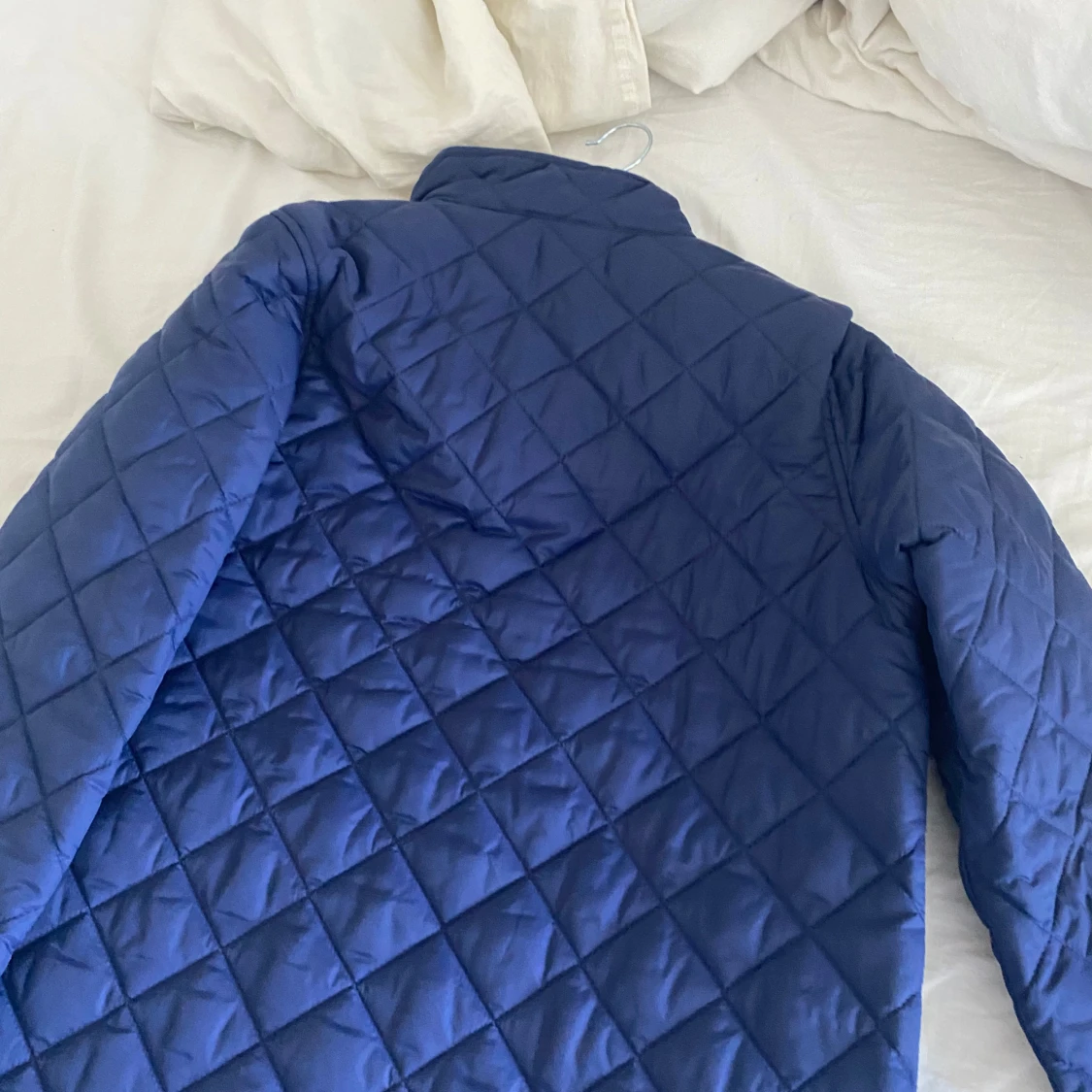 Blå quiltad jacka från United Colors of Benetton - 1