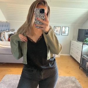 Grön kofta - Jättefin kofta som bara är använd någon enstaka gång 💕