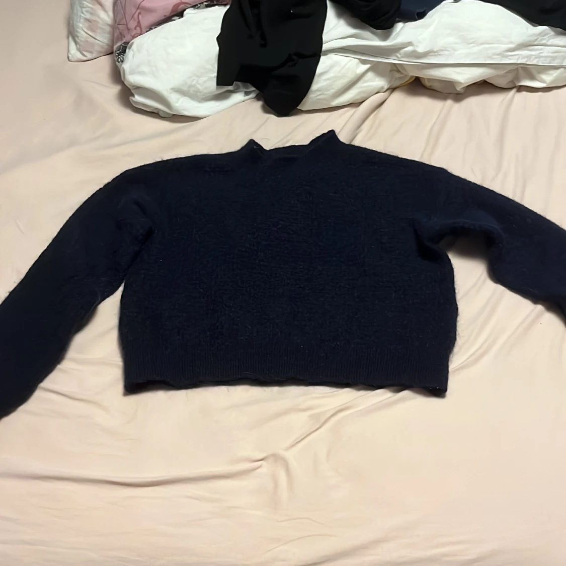 Mörkblå stickad tröja från Lindex