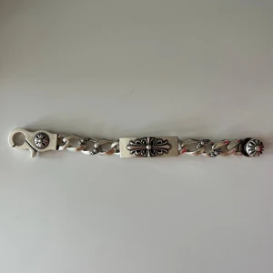 [Chrome Hearts] armband  - [ CHROME HEARTS ARMBAND] Köpt på plick och säljs då det var för litet. 19cm Skriv gärna innan köp.