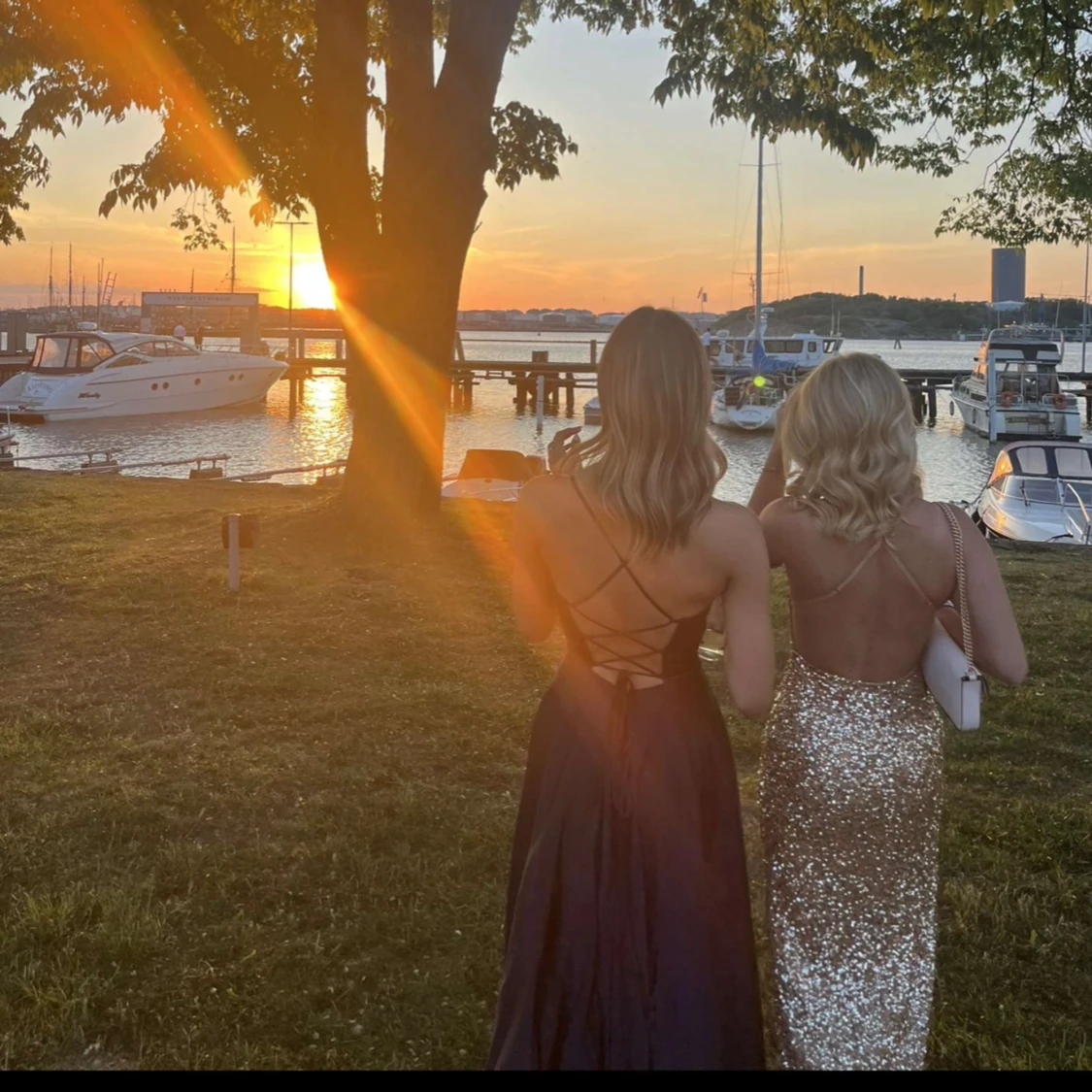 Guldglittrig balklänning - 1