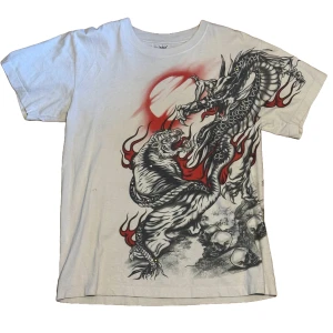 graphic tee - asfet dragon tiger tshirt grrr🐺🎸inte affliction😼