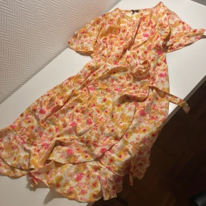Vero moda klänning - Klänning från Vero Moda i storlek M