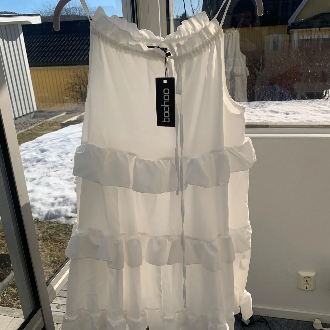 Vit ärmlös klänning från Boohoo - 1