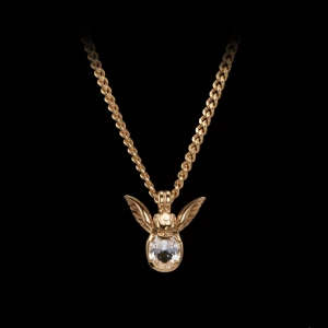 Guldhalsband med ängelberlock - Guldhalsband från Maria Nilsdotter ”gargoyle” - berlock. Knappt använd. Nypris 4295kr 💞