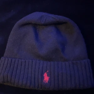Ralph Lauren mössa - Hej! Jag säljer nu min Polo Ralph Lauren mössa eftersom den inte kommer till någon användning, nyskick!