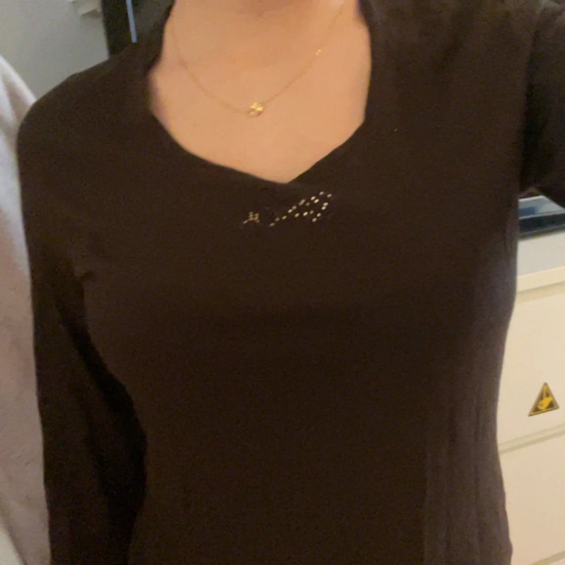 Brun långärmad topp med strassdetalj, - 2