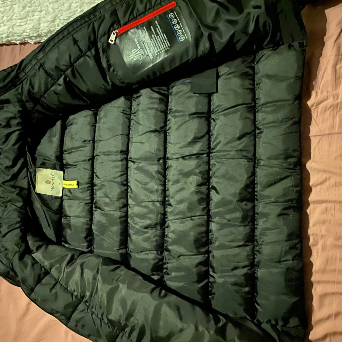 Svart pufferjacka från Moncler - 1