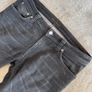 Nudie jeans - Nudie jeans i storlek 31