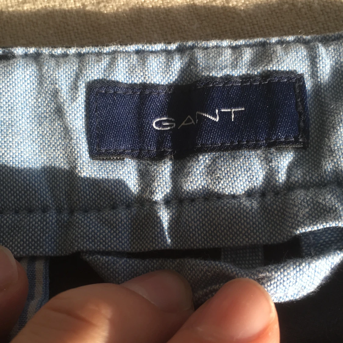 Mörkblå chinos från Gant - 1