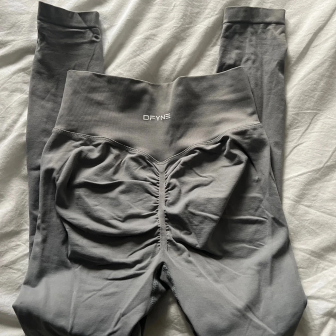 Grå leggings från DFYNE - 1