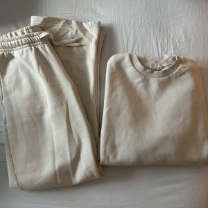 Mjukissett - Från Gina Tricot! Tröjan är i storlek S och byxorna i storlek XS