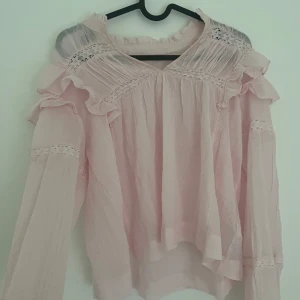 Rosa blus  - Rosa blus från Gina tricot, jättefint skick, använd en gång.