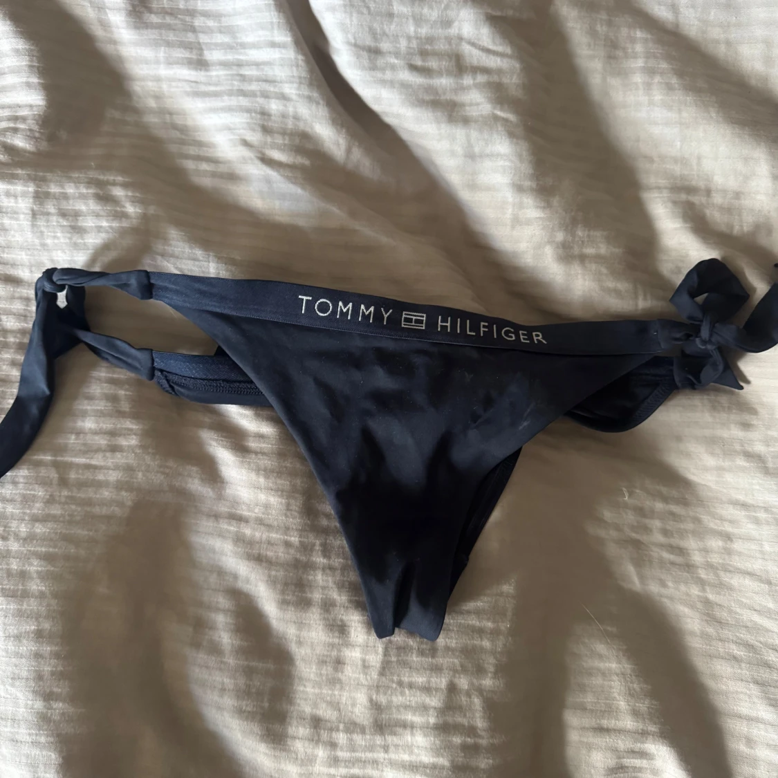 Marinblå bikini från Tommy Hilfiger - 2