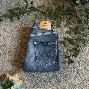 Replay wallys slim fit  -  | Replay wallys slim fit till säljes | bra pris som går att diskutera! | jeansen är i använde skick | hör av dig vid minsta fråga! |