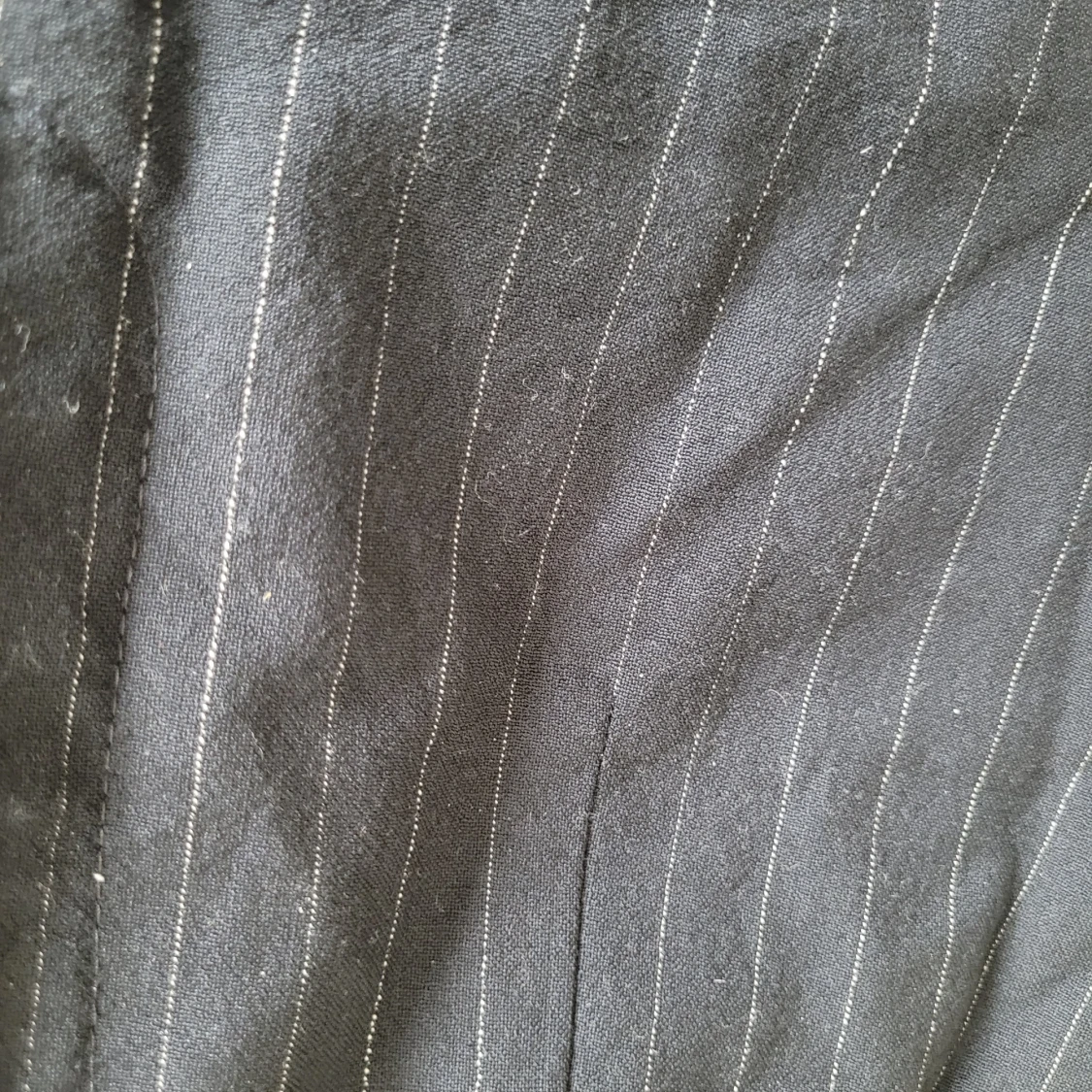 Svarta kostymbyxor med vita ränder - 3