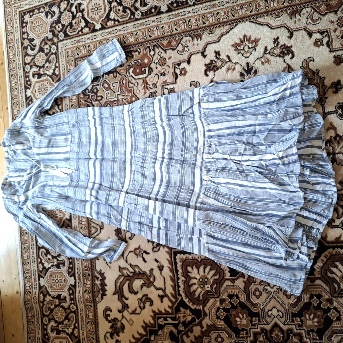 Randig långklänning i bomull - 1