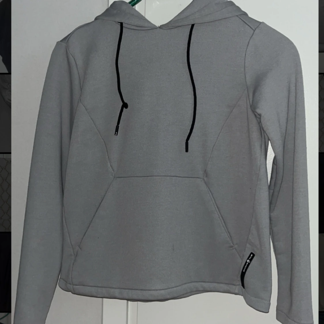 Grå hoodie från Sail Racing