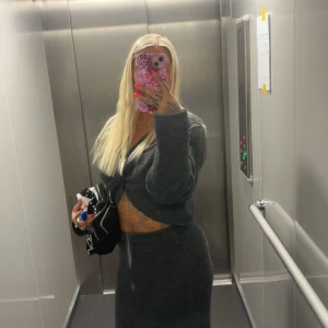 Stickat set - Från vero moda, storlek S i båda delarna. Super bra skick! 🌸✨