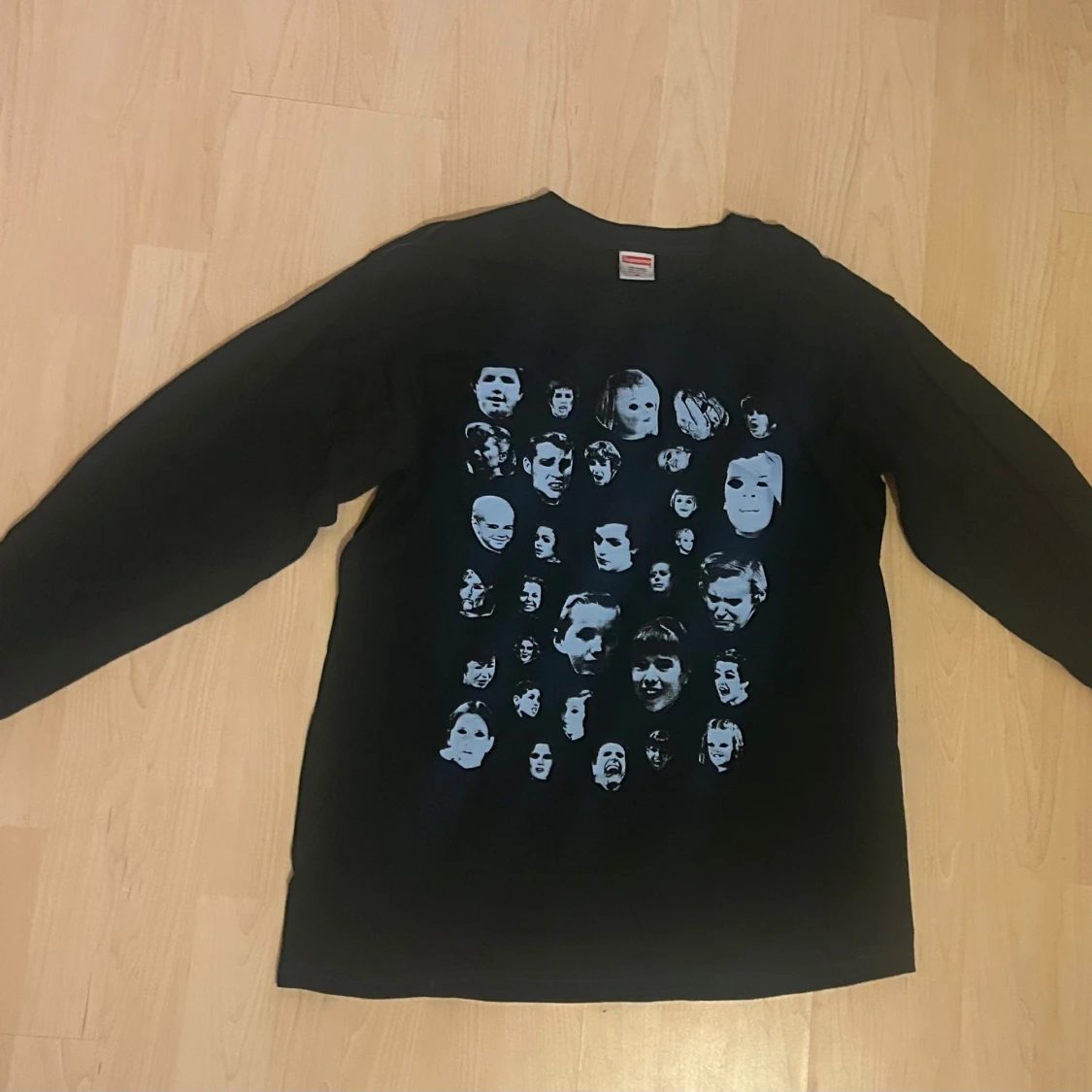 Supreme, svart långärmad tröja med ansikten - 1