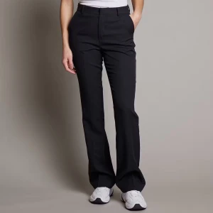 Svarta kostymbyxor med bootcut - Bikboks bästsäljande kostymbyxor. Aldrig använt dom men ryckte tyvärr av lappen så jag kunde inte lämna tillbaka dom. Säljer pågrund av att jag köpte fel storlek. Skicka om ni vill ha riktiga bilder. Pris går att diskutera