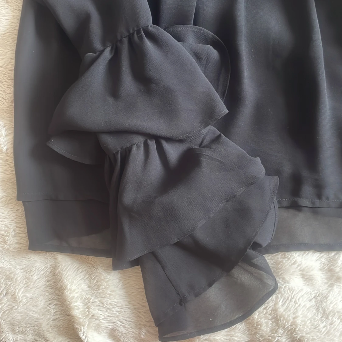 Svart blus från bikbok - 1