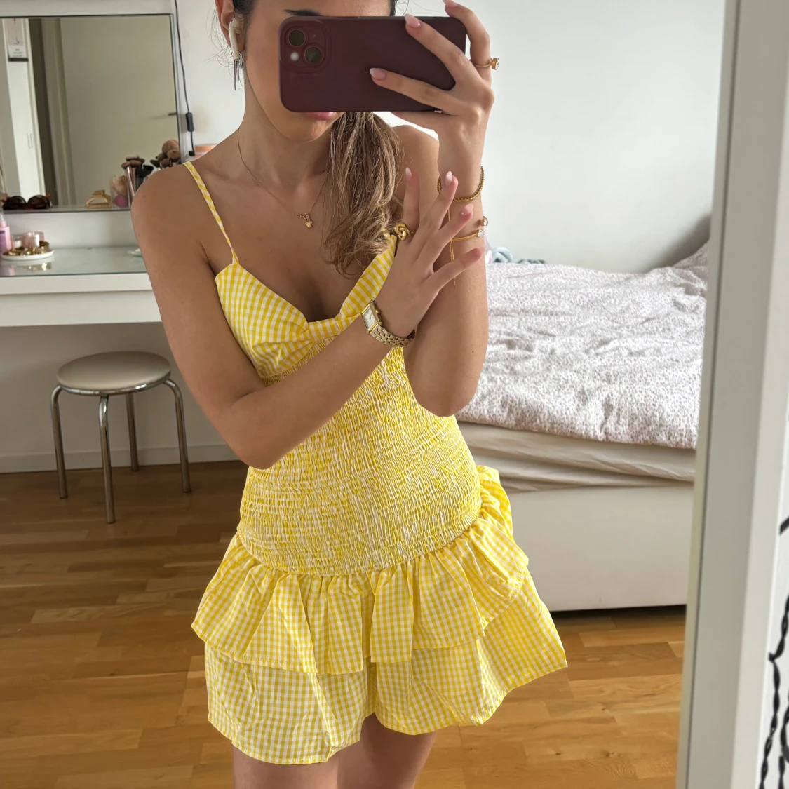 Gul rutig volangklänning